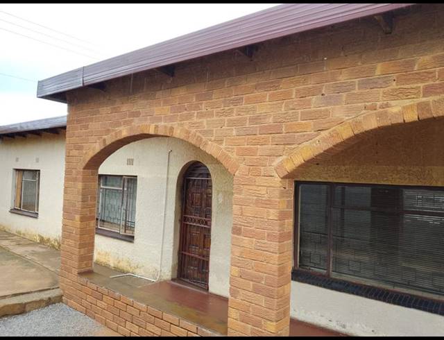 BUSINESS PROPERTY TO RENT IN MABOPANE UNIT B